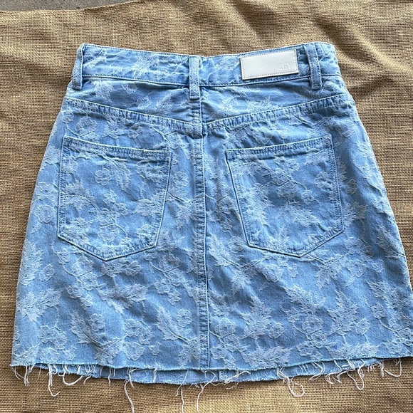 Zee Gee Why Light Blue White Floral Pattern Raw Hem Jean Skirt Kick High - Picture 8 of 10